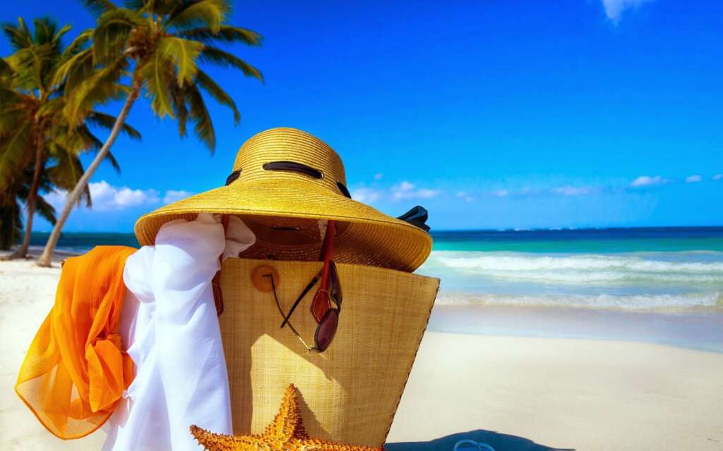 Foto zomer wallpapers hd zomer achtergronden 38 strand zee tas hoed kleding 1
